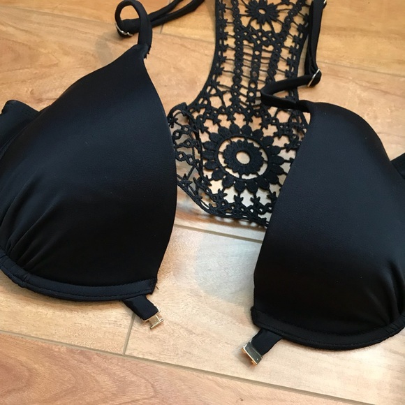 Black bikini top w/ front clasp - Picture 2 of 3
